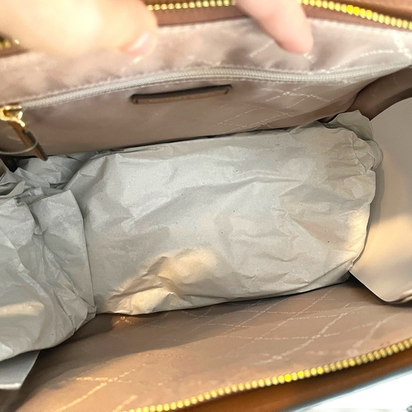 NWT Michael Kors XL Tote - Picture 11 of 12